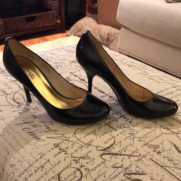 Michael Kors Black Patent Heels Size 8.5 - Picture 2 of 5